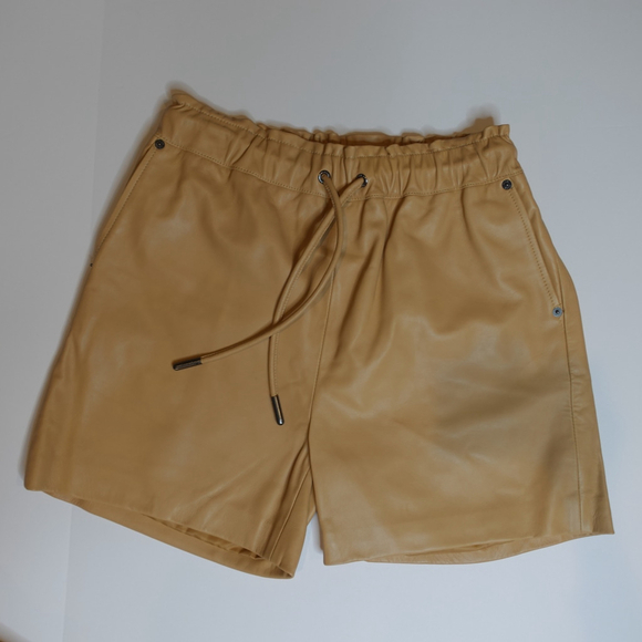 LITA by Ciara Women's Lamb Leather Shorts pants Size M light brown NWT $398 - Picture 1 of 10
